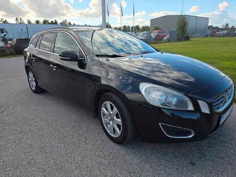 Svart Begagnad 2012 Volvo V60 Momentum Kombi | 59 900 kr (Bra pris) - Bild 1/4