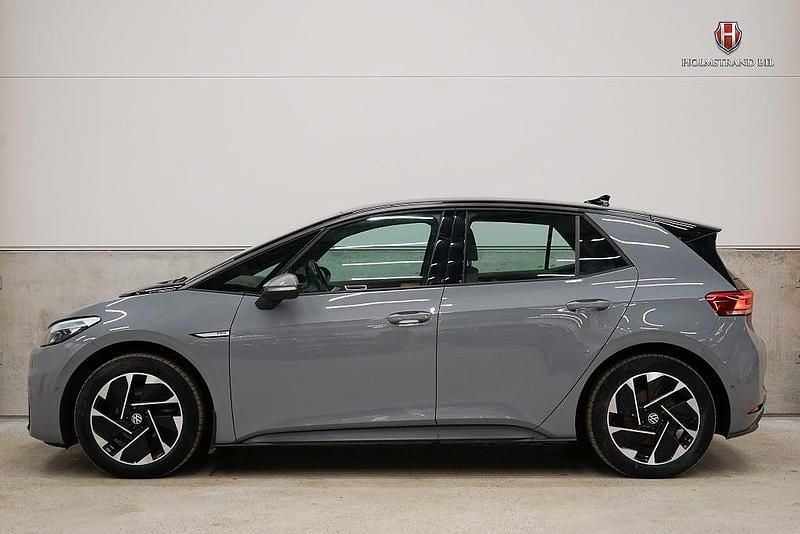 Grå Begagnad 2022 VW ID.3 Pro Performance Halvkombi | 242 900 kr (Marknadspris) - Bild 1/4