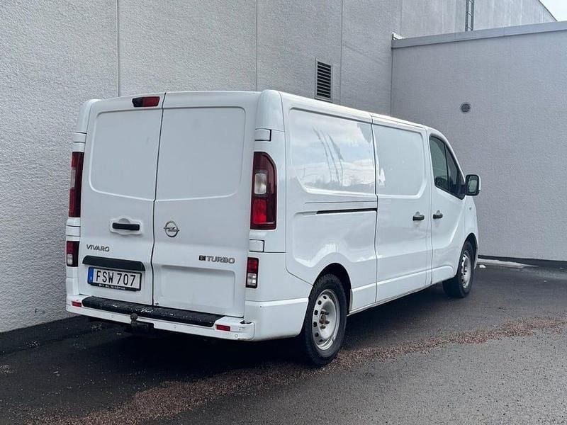 Begagnad Opel Vivaro 125 HK (91 kW) 2017 Vit Minibuss