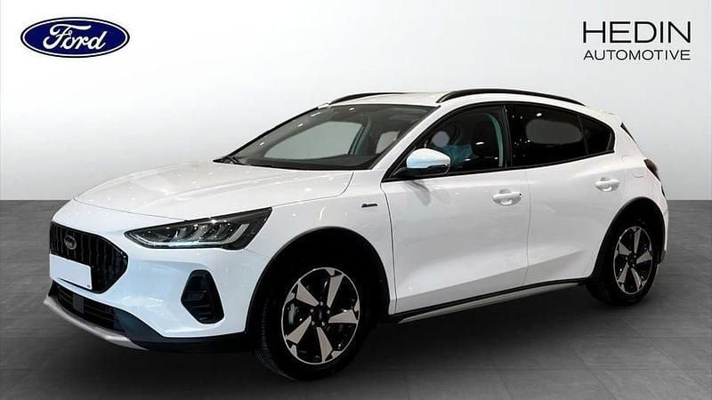 Vit (white) Begagnad 2024 Ford Focus Active Halvkombi | 209 900 kr (Marknadspris) - Bild 1/3