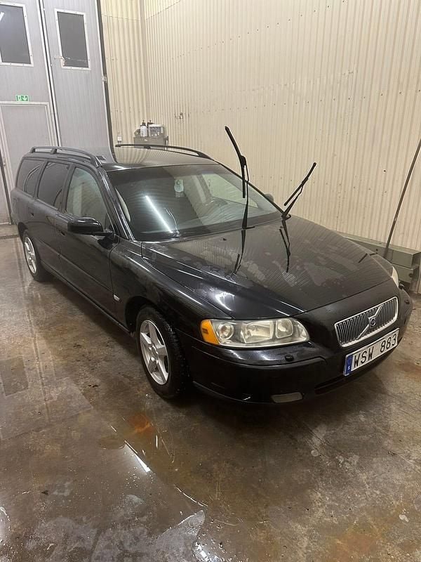 Begagnad 2005 Volvo V70 Kombi | 27 000 kr (Marknadspris) - Bild 1/4