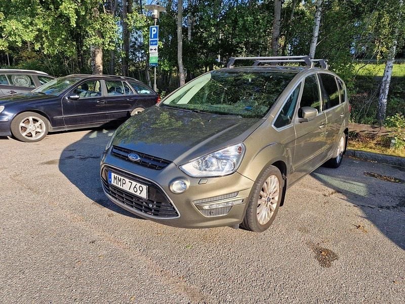 Grön Begagnad 2014 Ford S-MAX S Minibuss | 82 000 kr (Marknadspris) - Bild 1/4