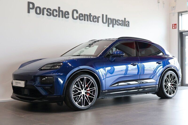 Mörkblå Begagnad 2024 Porsche Macan Turbo SUV | 1 245 000 kr - Bild 1/4