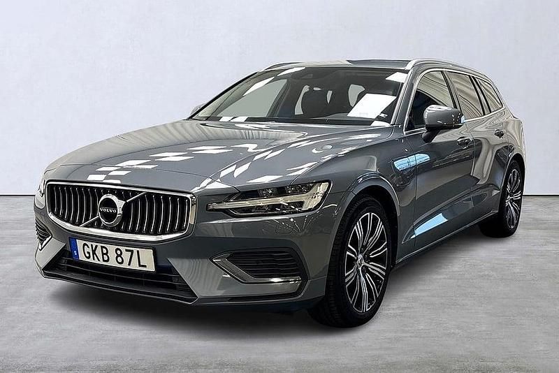 Grå Begagnad 2022 Volvo V60 Kombi | 354 900 kr (Bra pris) - Bild 1/4