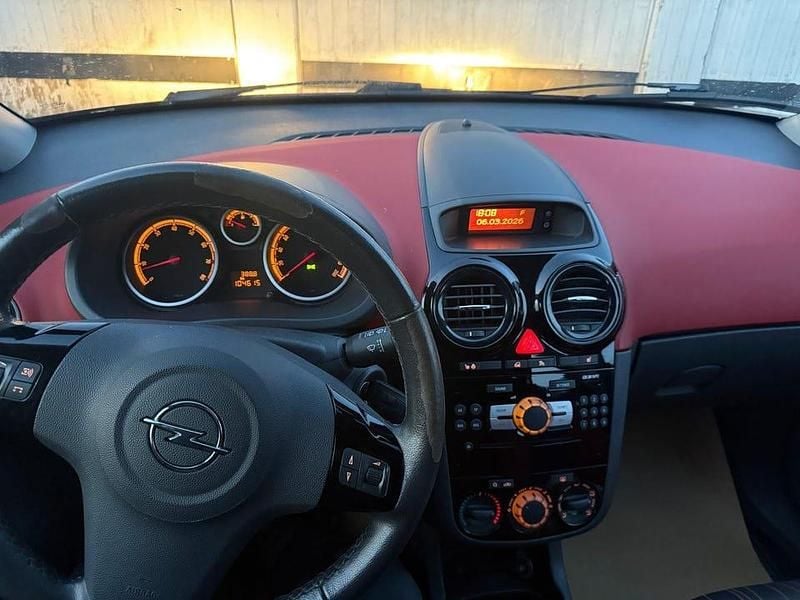 Begagnad Opel Corsa 80 HK (58 kW) 2010 Halvkombi