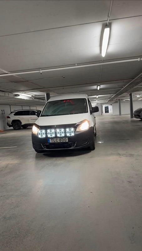 Begagnad VW Caddy 102 HK (75 kW) 2015 Minibuss