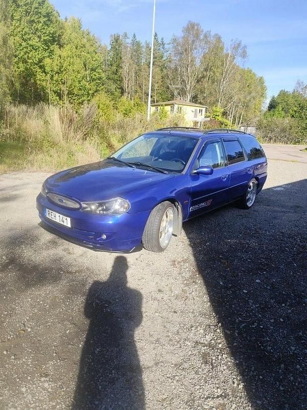 Begagnad 2000 Ford Mondeo ST200 Kombi | 30 000 kr - Bild 1/4