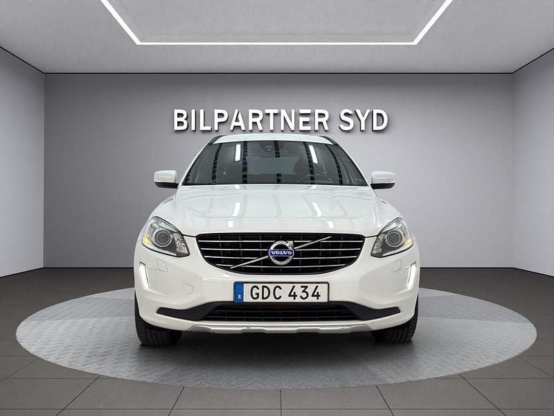 Vit Begagnad 2014 Volvo XC60 Momentum SUV | 154 900 kr (Marknadspris) - Bild 1/4