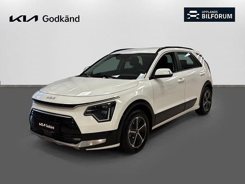 Vit Begagnad 2024 Kia Niro SUV | 329 000 kr (Marknadspris) - Bild 1/4