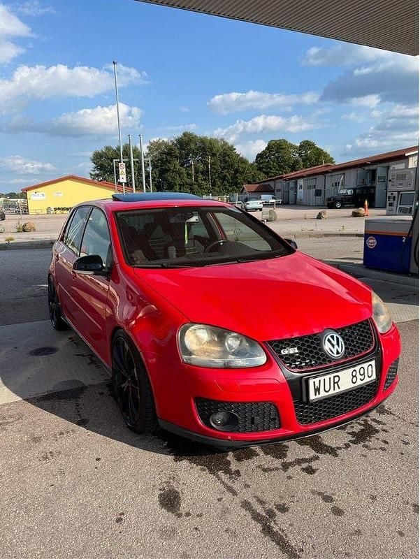 Röd Begagnad 2005 VW Golf IV GTI Halvkombi | 54 000 kr (Marknadspris) - Bild 1/4