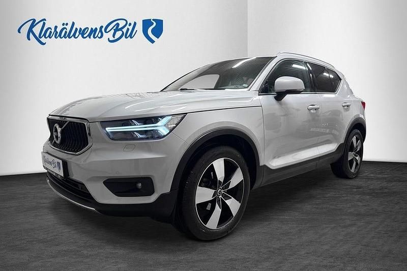 Silver Begagnad 2020 Volvo XC40 Momentum SUV | 229 900 kr (Bra pris) - Bild 1/4