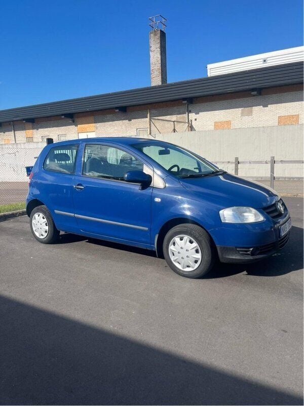 Blå Begagnad 2006 VW Fox Halvkombi | 16 990 kr - Bild 1/4