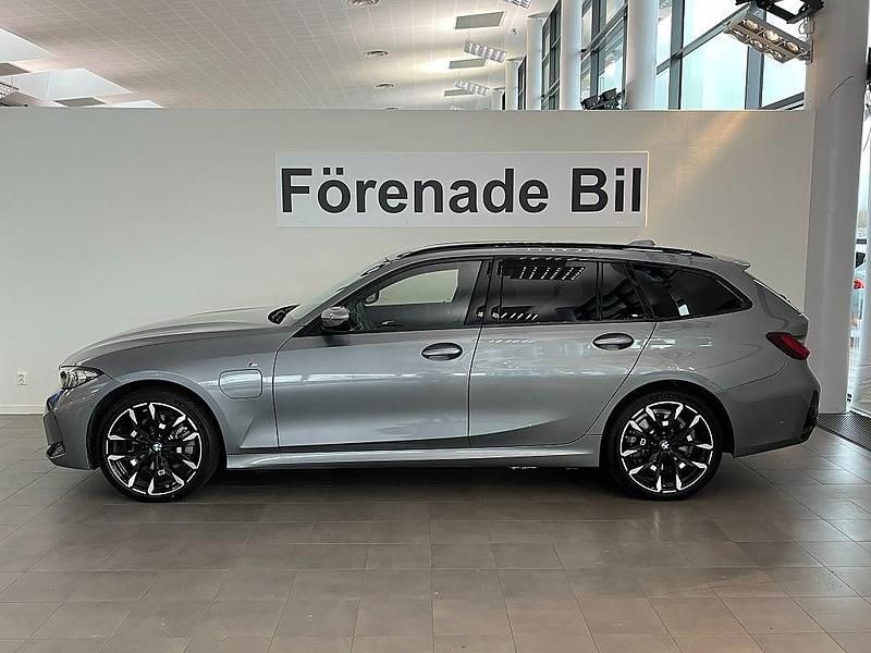 Begagnad BMW 330e M Sport 184 HK (135 kW) 2025 Grå Kombi
