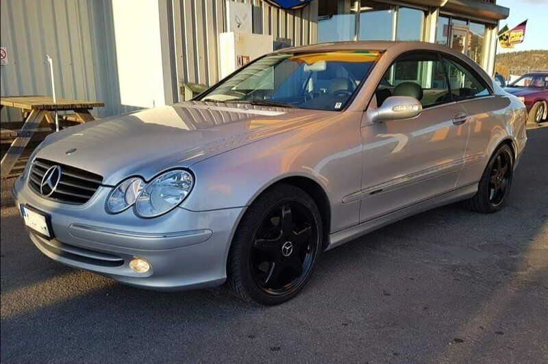 Silver Begagnad 2003 Mercedes CLK320 Avantgarde Sportkupé | 37 500 kr (Superpris) - Bild 1/4