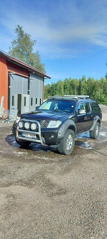 Svart Begagnad 2011 Nissan Navara Pickup | 105 000 kr (Bra pris) - Bild 1/4