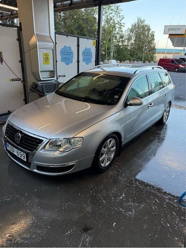 Silver Begagnad 2010 VW Passat Sportline Kombi | 37 000 kr (Marknadspris) - Bild 1/4