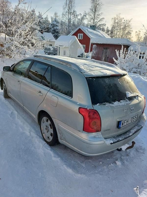 Begagnad Toyota Avensis 147 HK (108 kW) 2004 Kombi
