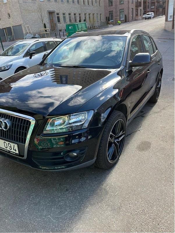Svart Begagnad 2011 Audi Q5 Design SUV | 90 000 kr (Bra pris) - Bild 1/4