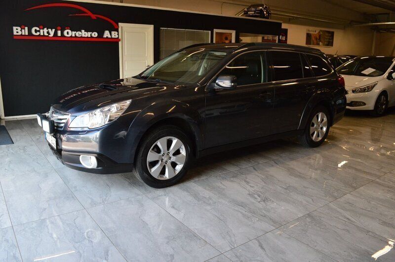 Mörkgrå (grå) Begagnad 2012 Subaru Outback SUV | 74 900 kr (Marknadspris) - Bild 1/4