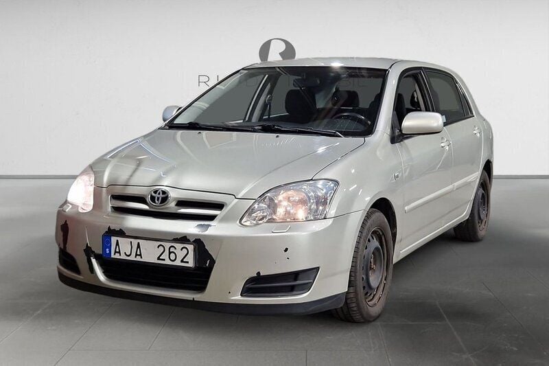Silver Begagnad 2006 Toyota Corolla Halvkombi | 34 900 kr (Marknadspris) - Bild 1/1