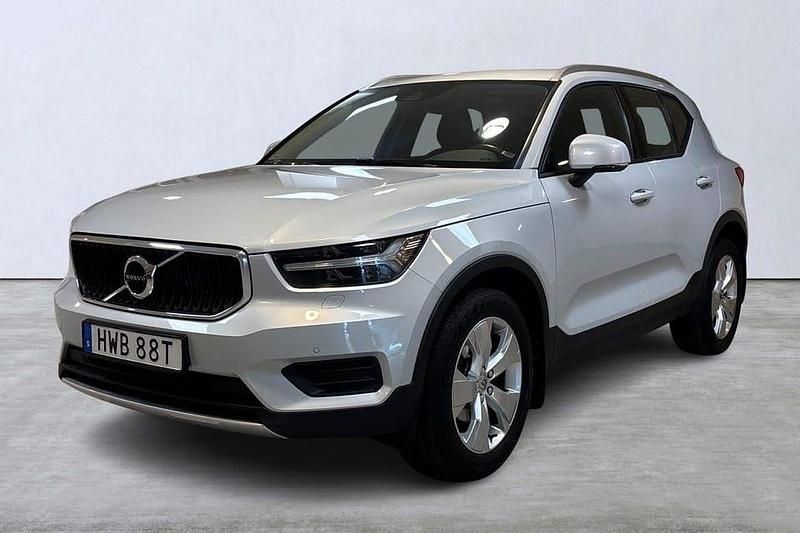 Silver Begagnad 2020 Volvo XC40 Momentum SUV | 255 000 kr (Bra pris) - Bild 1/4
