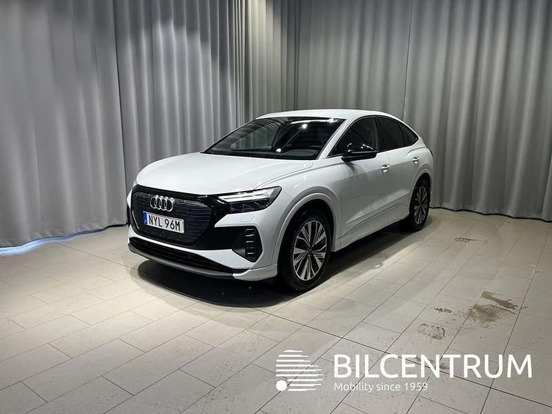 Vit Begagnad 2023 Audi Q4 Sportback e-tron Proline SUV | 329 900 kr (Superpris) - Bild 1/4