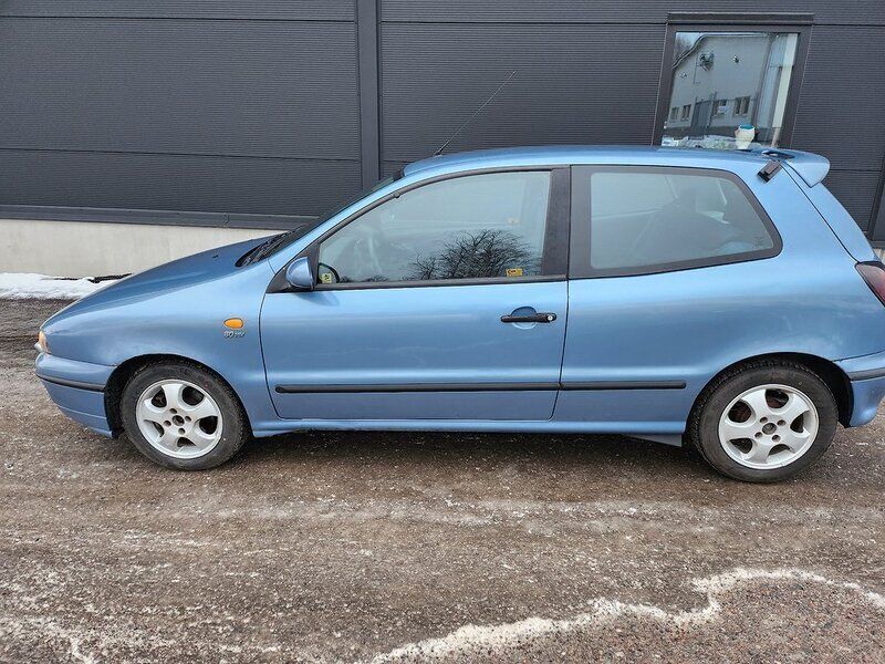 Blå Begagnad 1999 Fiat Bravo Halvkombi | 22 500 kr - Bild 1/4