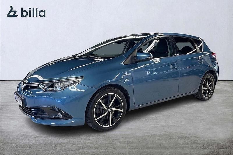 Blå Begagnad 2017 Toyota Auris Hybrid Edition Halvkombi | 174 900 kr (Marknadspris) - Bild 1/3