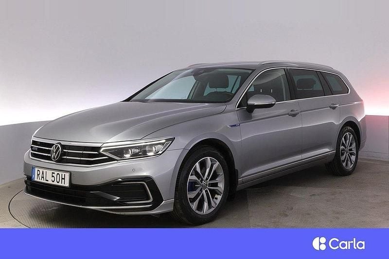 Silver Begagnad 2023 VW Passat Executive Kombi | 309 900 kr (Marknadspris) - Bild 1/4