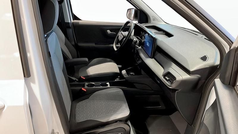 Begagnad Ford Courier Limited 100 kW (136 HK) 2025 Frozen white Minibuss