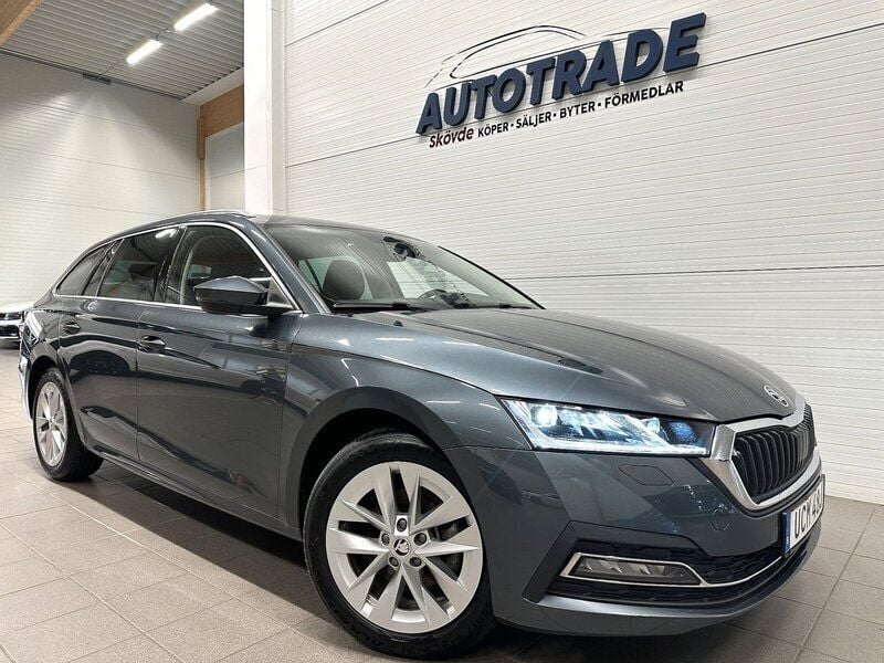 Grå Begagnad 2022 Skoda Octavia Style Kombi | 219 900 kr (Bra pris) - Bild 1/4