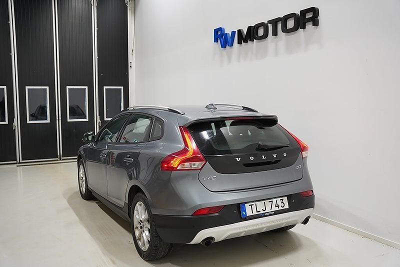 Begagnad Volvo V40 Momentum 150 HK (110 kW) 2016 Grå Halvkombi