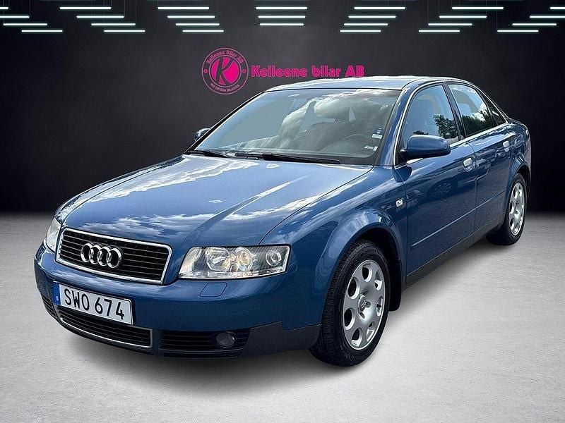Blå Begagnad 2001 Audi A4 Sedan | 38 900 kr (Dyr) - Bild 1/4
