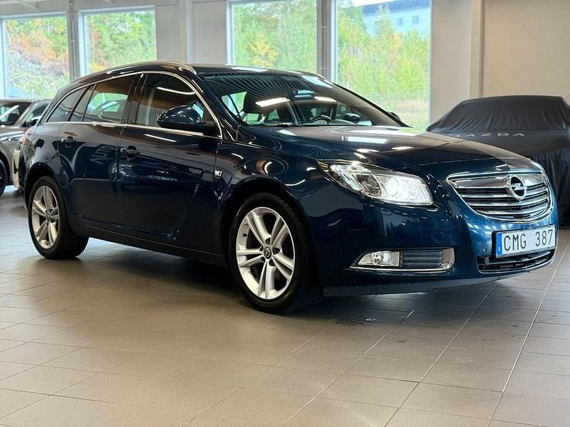 Begagnad Opel Insignia Edition 161 HK (118 kW) 2011 Blå Kombi