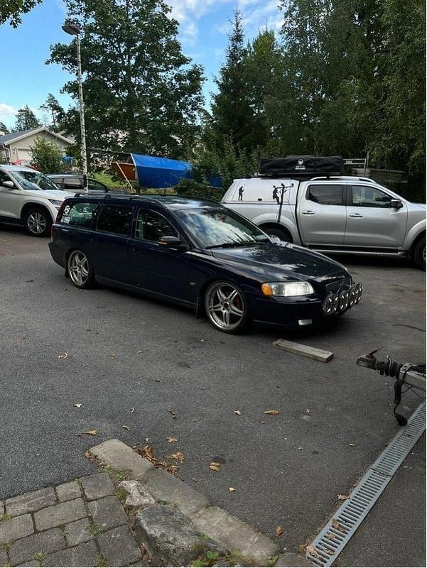 Blå Begagnad 2006 Volvo V70 Kombi | 35 000 kr (Marknadspris) - Bild 1/4