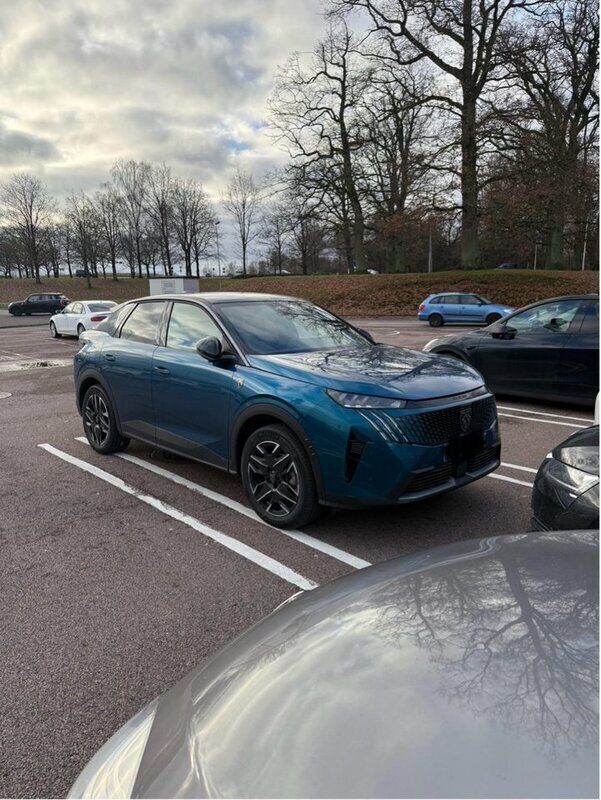 Blå Ny 2024 Peugeot 3008 SUV | 4 490 kr - Bild 1/4