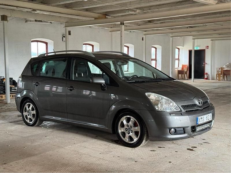 Grå Begagnad 2006 Toyota Corolla Verso Minibuss | 40 000 kr (Marknadspris) - Bild 1/4