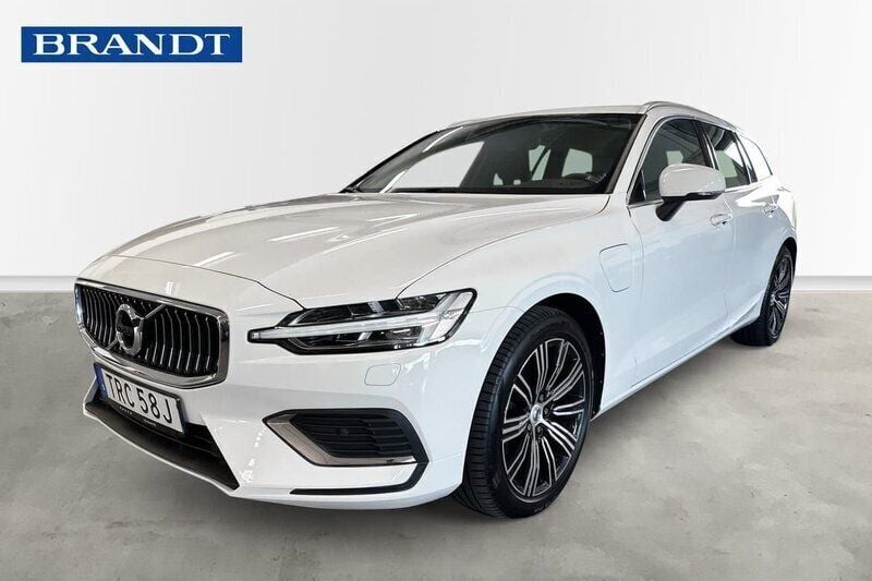 Vit Begagnad 2022 Volvo V60 Kombi | 359 900 kr (Marknadspris) - Bild 1/4