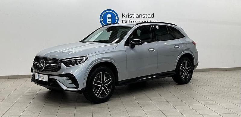 Begagnad Mercedes GLC400d AMG line 381 HK (280 kW) 2023 Silver SUV