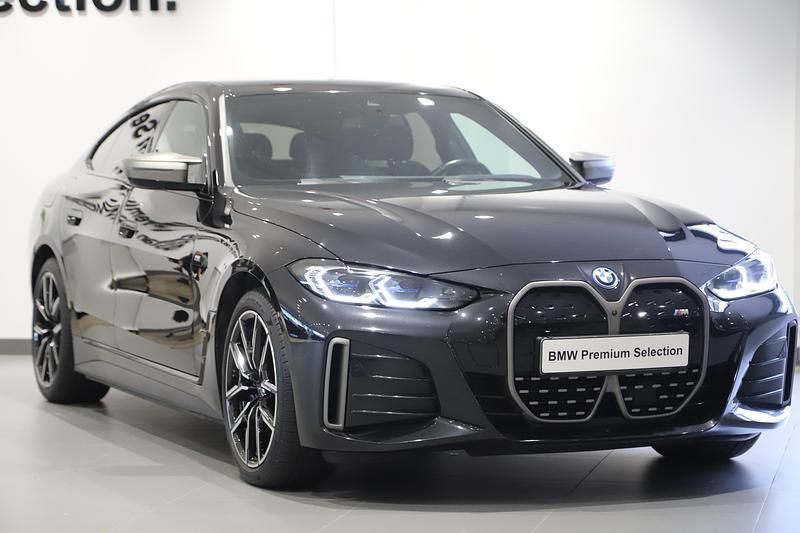 Svart Begagnad 2022 BMW i4 M Sport Sedan | 459 000 kr (Superpris) - Bild 1/3