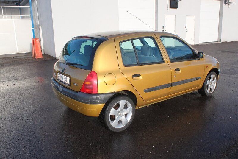 Begagnad Renault Clio II 2001 Halvkombi