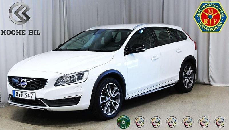 Vit Begagnad 2018 Volvo V60 CC Standard Kombi | 214 900 kr (Marknadspris) - Bild 1/4