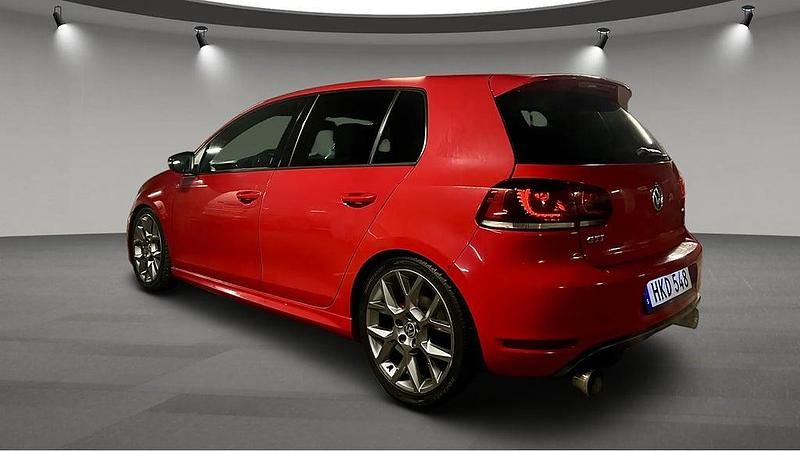 Begagnad VW Golf VII Edition 235 HK (172 kW) 2011 Röd Halvkombi