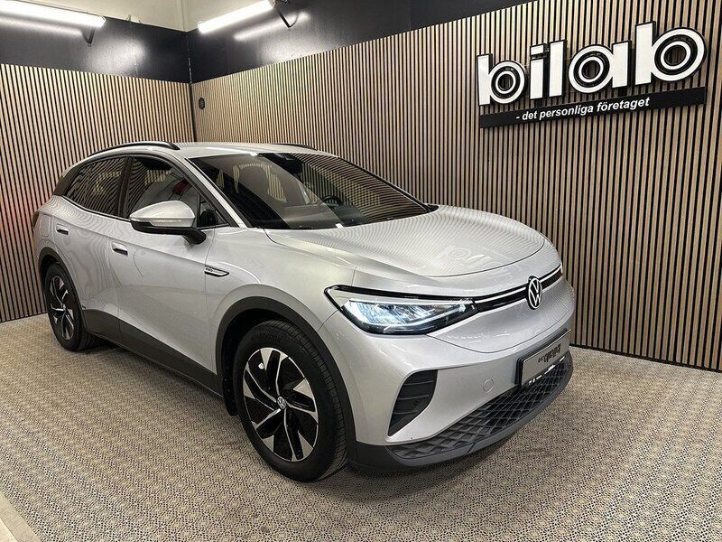 Silver (scale silver metallic) Begagnad 2021 VW ID.4 Pro Performance SUV | 269 800 kr (Marknadspris) - Bild 1/4