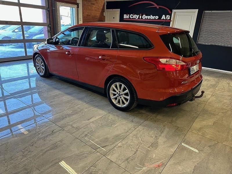 Begagnad Ford Focus 116 HK (85 kW) 2011 Orange Kombi