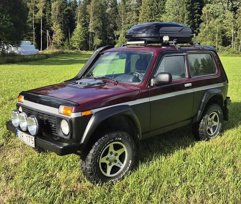 Röd Begagnad 2012 Lada niva SUV | 52 000 kr - Bild 1/4