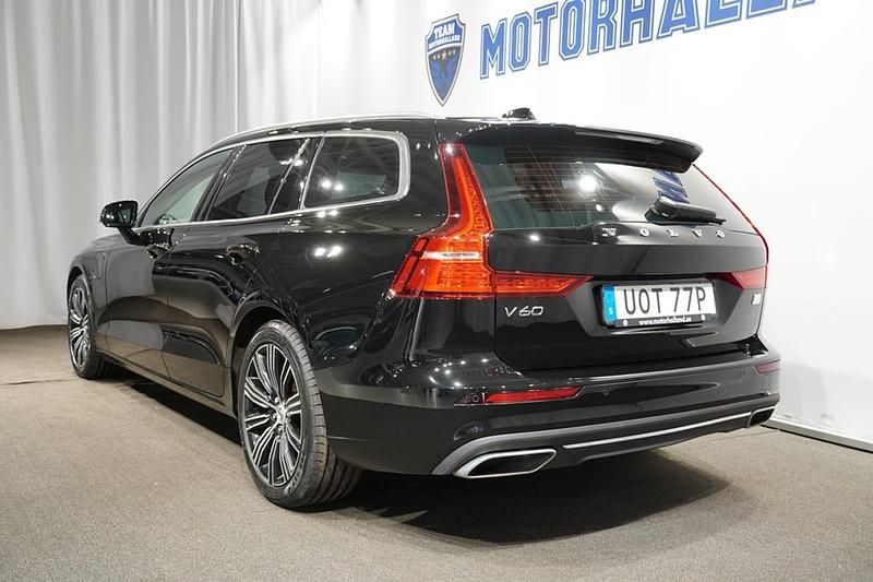 Begagnad Volvo V60 340 HK (250 kW) 2021 Svart Kombi