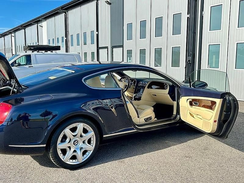 Begagnad Bentley Continental GT 561 HK (412 kW) 2006 Blå metallic Sportkupé