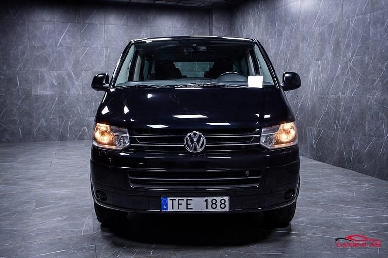 Begagnad VW Multivan Comfortline 140 HK (102 kW) 2013 Svart