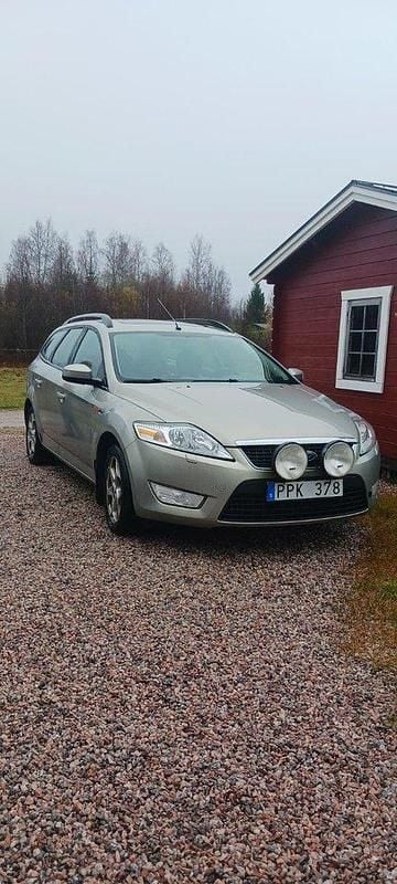 Grå Begagnad 2010 Ford Mondeo Trend Kombi | 25 000 kr (Superpris) - Bild 1/4